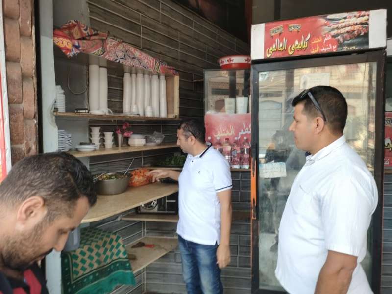 حملات تموينية مكثفة بدسوق تزامناً مع مولد العارف بالله إبراهيم الدسوقي تضبط... حملات تموينية مكثفة بدسوق تزامناً مع مولد العارف بالله إبراهيم الدسوقي تضبط سلعاً غذائية مجهولة المصدر ومنتهية