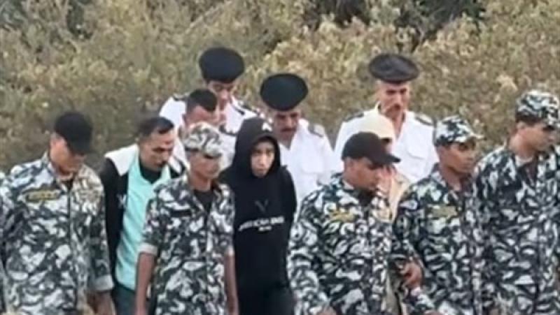 اعترافات صادمة للطفل المتهم: حفظ جزء من جثة زميله في الفريزر وطهي... اعترافات صادمة للطفل المتهم: حفظ جزء من جثة زميله في الفريزر وطهي جزء آخر وتجربته على شكل استيك