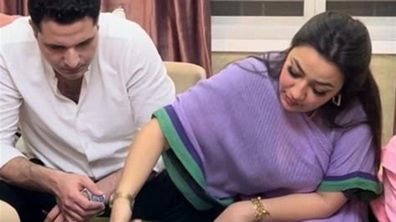 رحمة محسن ترد على أزمة الفيديوهات المسربة بآية قرآنية وحديث نبوي وتستعد... رحمة محسن ترد على أزمة الفيديوهات المسربة بآية قرآنية وحديث نبوي وتستعد لمسلسل «علي كلاي»