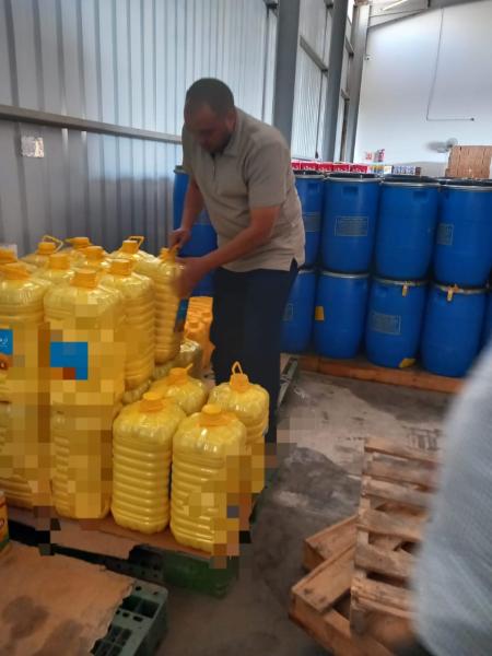 تموين سوهاج ”ضبط 16 طن سمن مجهول المصدر ونصف طن جبن متعفن داخل مخزن