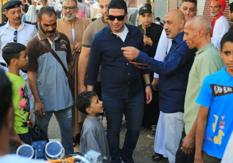 نائب محافظ سوهاج يؤدى صلاة الجمعة بمسجد العارف بالله ويستمع للمواطنين نائب محافظ سوهاج يؤدى صلاة الجمعة بمسجد العارف بالله ويستمع للمواطنين