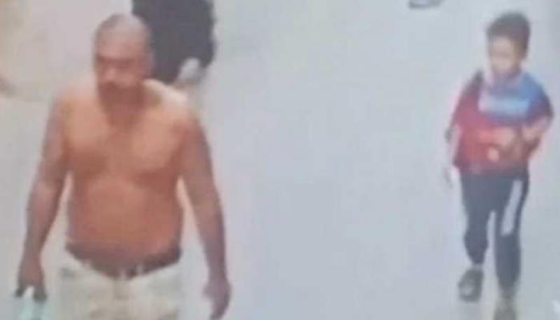 الداخلية تكشف حقيقة فيديو البلطجي في دمياط.. خلاف بين الجيران وراء الواقعة... الداخلية تكشف حقيقة فيديو البلطجي في دمياط.. خلاف بين الجيران وراء الواقعة والمتهم في قبضة الأمن