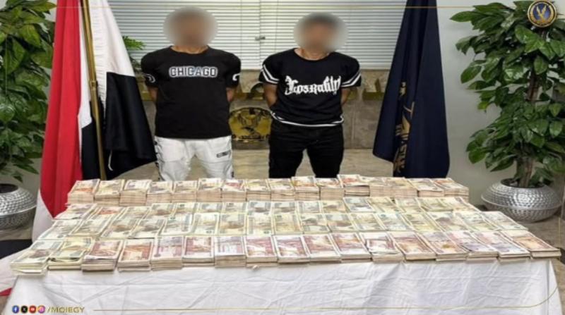 حبس عامل وسائق استوليا على أموال الشركة باستخدام مفتاح مزيف