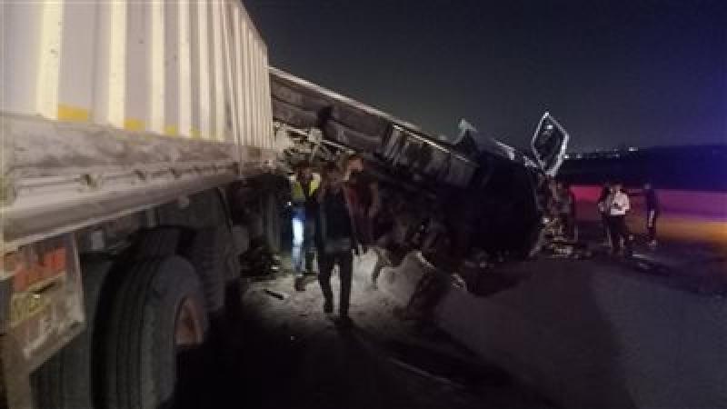 بالأسماء21 مصابًا في حادث تصادم مروّع بين ”ميني باص” وشاحنة طوب على طريق إدكو الساحلي