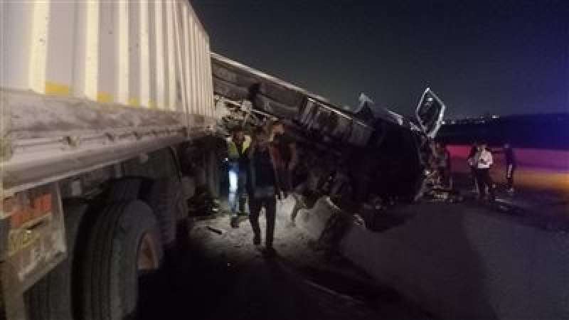 بالأسماء21 مصابًا في حادث تصادم مروّع بين ”ميني باص” وشاحنة طوب على طريق إدكو الساحلي