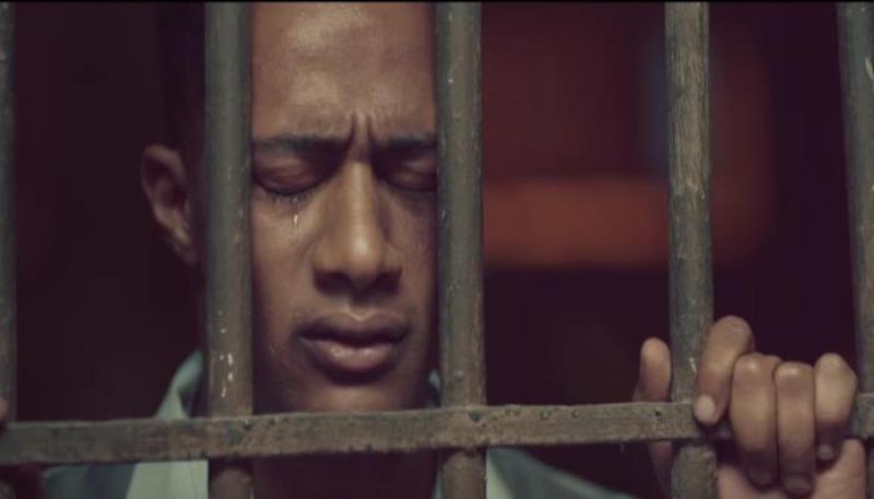 القضاء المصري يصدم محمد رمضان.. عامان سجنًا بسبب أغنية «رقم واحد يا أنصاص» بتهمة التحريض على العنف والإسفاف الفني