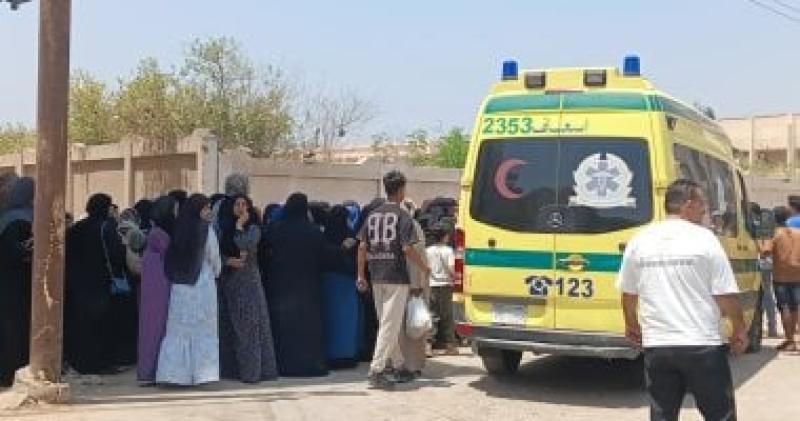 إصابة طبيب بطلق ناري داخل قافلة طبية في قنا.. مشادة مع مريض تتحول إلى جريمة بشعة