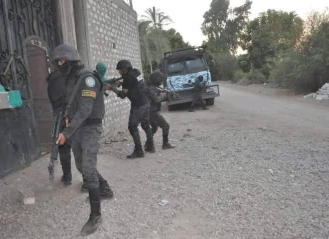 الداخلية تقضي على أخطر بؤرة إجرامية للاتجار بالمخدرات وتقتل 6 متهمين بعد تبادل كثيف لإطلاق النار