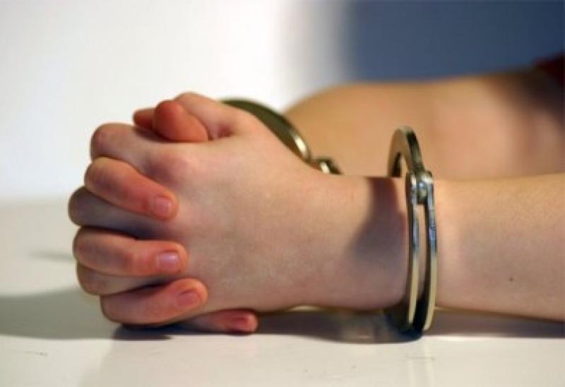 حبس سنتين لمتهمة تشويه وجه عروس بسلاح أبيض بسبب طليقها