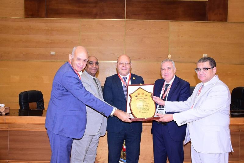 ورش عمل متخصصة في جراحات الحنجرة والقصبة الهوائية بمؤتمر جامعة سوهاج