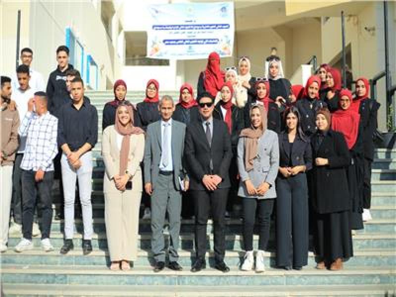 نائب محافظ سوهاج لطلاب المعاهد العليا وتمكينهم من المشاركة الفعّالة في خطط التنمية
