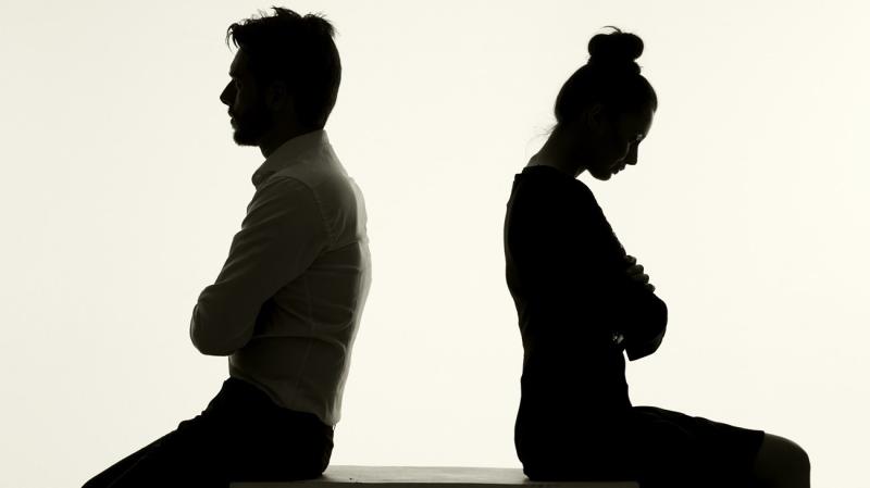 «بقالي فترة دمي محروق».. اعترافات صادمة لزوج شوه وجه زوجته بالكلور في حلوان