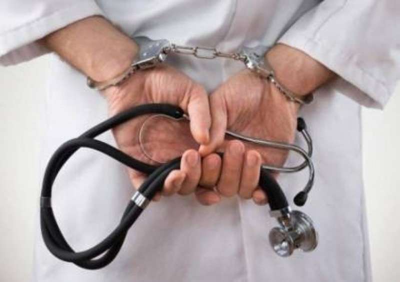 جريمة طبية تهز القاهرة.. طبيب صيدلي يقتل شابًا بحقن غير آمن