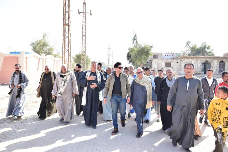 نائب محافظ سوهاج يستجيب لدعوة الأهالي ويزور الأحايوة شرق ويستمع لمطالب المواطنين