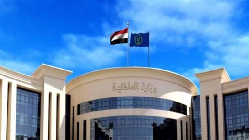 الداخلية تكشف حقيقة فيديو يتهم فرد شرطة بطلب مبالغ مالية من مواطن بمركز جرجا