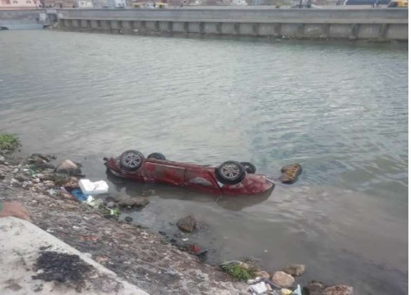 وفاة شخص وإصابة 4 في سقوط سيارة بترعة السناهرة بالبحيرة