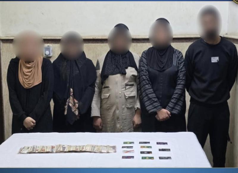 ضبط تشكيل عصابي بالإسكندرية تخصص في سرقة البطاقات البنكية من كبار السن بإسلوب المغافلة
