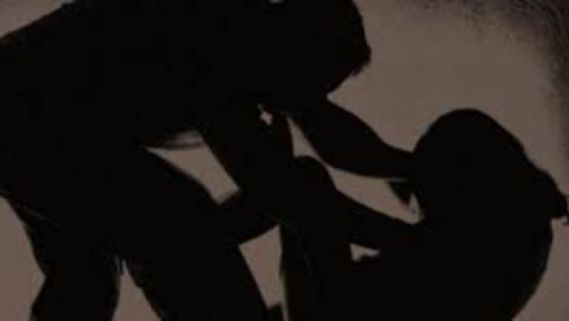 الجيزة تشهد حادثة مروعة.. عامل يجذب طفلة عنوة على الطريق العام