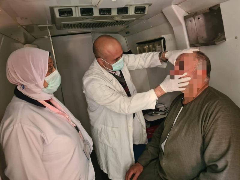 الكشف على ٦٩٦ مواطن خلال قافلة طبية مجانية بقرية جزيرة نكلا - مركز شبراخيت بوجود ٧ عيادات طبية متنقلة