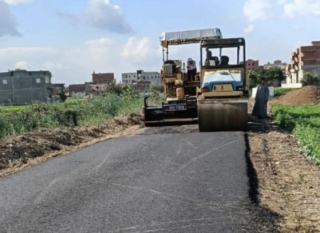 ضمن الخطة الإستثمارية للعام المالي الحالي .. إستكمال رصف مصرف ٧ بقرية نديبة مركز دمنهور