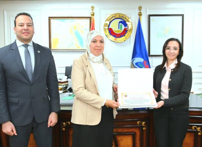 لدورهم الفاعل في تقديم أفضل الخدمات الصحية .. محافظ البحيرة تكرم عدد من الفرق الطبية بالبحيرة