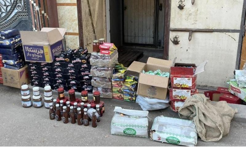 ضبط ٣٠٠٠ عبوة مواد غذائية منتهية الصلاحية خلال حملة تموينية بمركز دمنهور