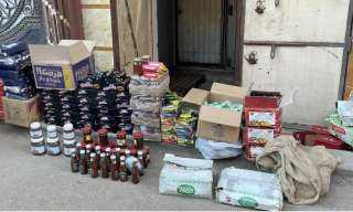 ضبط ٣٠٠٠ عبوة مواد غذائية منتهية الصلاحية خلال حملة تموينية بمركز دمنهور