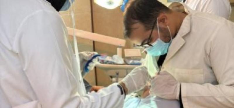 نجاح إزالة كيس بالفك العلوى لمريضة بمستشفى تعانى من تآكل بالعظم سوهاج