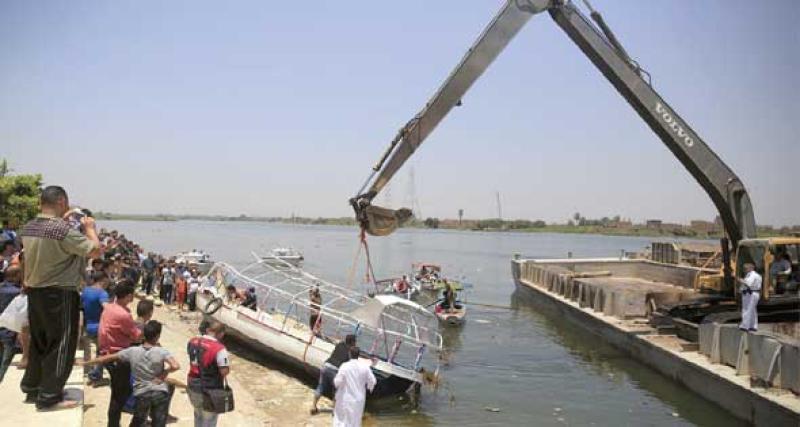 مأساة  في إسنا.. وفاة سائحة إيطالية بحادث تصادم فندقين عائمين ومصرع شاب في اصطدام مروّع شرق المدينة