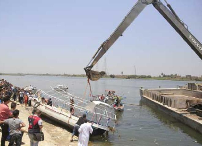 مأساة  في إسنا.. وفاة سائحة إيطالية بحادث تصادم فندقين عائمين ومصرع شاب في اصطدام مروّع شرق المدينة