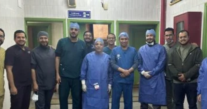 فريق طبي ينجح في إجراء جراحة لاستئصال ورم سرطانى خبيث بالعين بمستشفى سوهاج الجامعى