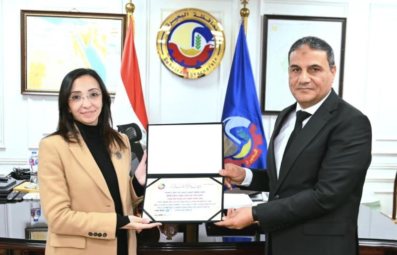 محافظ البحيرة تُكرّم رئيس مركز ومدينة كوم حمادة لبلوغه سن المعاش تقديراً لعطائه وتشيد بجهوده المخلصة خلال فترة عمله