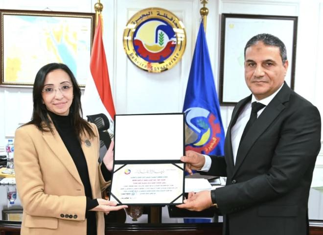 محافظ البحيرة تُكرّم رئيس مركز ومدينة كوم حمادة لبلوغه سن المعاش تقديراً لعطائه وتشيد بجهوده المخلصة خلال فترة عمله