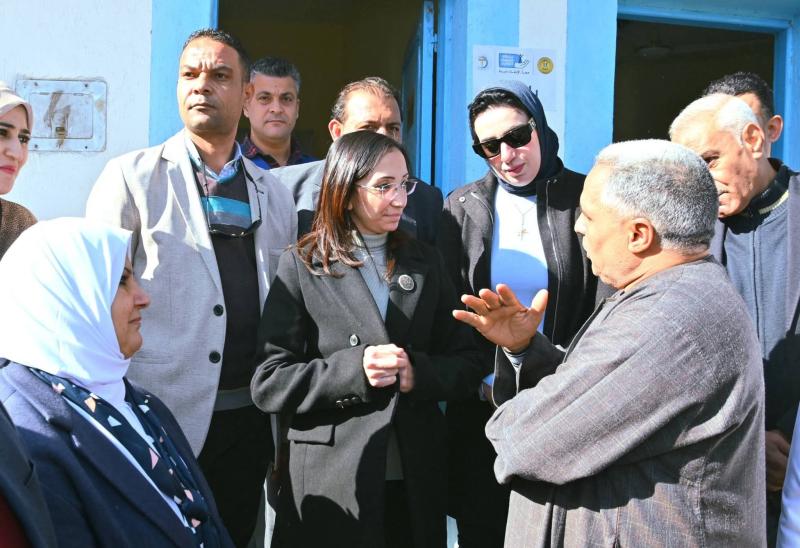 محافظ البحيرة تتفقد القافلة الطبية التى تنظمها اللجنة الطبية العليا والإستغاثات بمجلس الوزراء وبنك الشفاء بالوحدة الصحية بقرية الجنبيهي بحوش عيسى ...