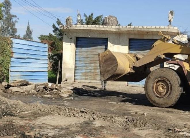 إزالة ١١ مغسلة سيارات غير مرخصة خلال حملة موسعة لغلق المحال المخالفة بأبو حمص