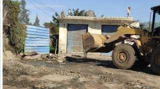 إزالة ١١ مغسلة سيارات غير مرخصة خلال حملة موسعة لغلق المحال المخالفة بأبو حمص