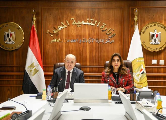 عبر الفيديو كونفرانس:  • وزيرة التنمية المحلية ومستشار رئيس الجمهورية يبحثان مع المحافظين أوجه استغلال الأراضي المستردة ولاية المحافظات وملفات التقنين وإزالة التعديات على أملاك الدولة