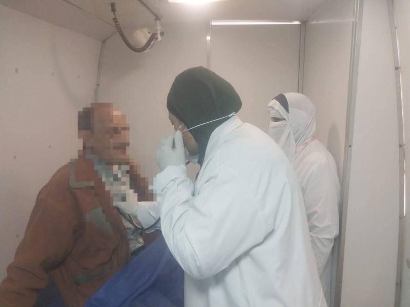 الكشف على ١٢٥٤ مواطن خلال قافلة طبية مجانية بمركز صحة أبو الريش بدمنهور - بوجود ١٠ عيادات طبية متنقلة