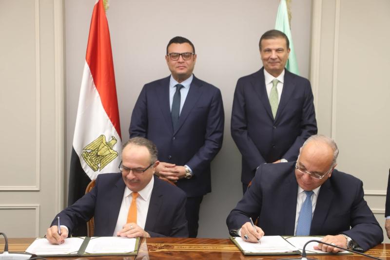 وزيرا الزراعة والإسكان يشهدان توقيع عقد اتفاق بين بحوث الصحراء و ”المقاولون العرب” لإعادة تأهيل محطة الشيخ زويد