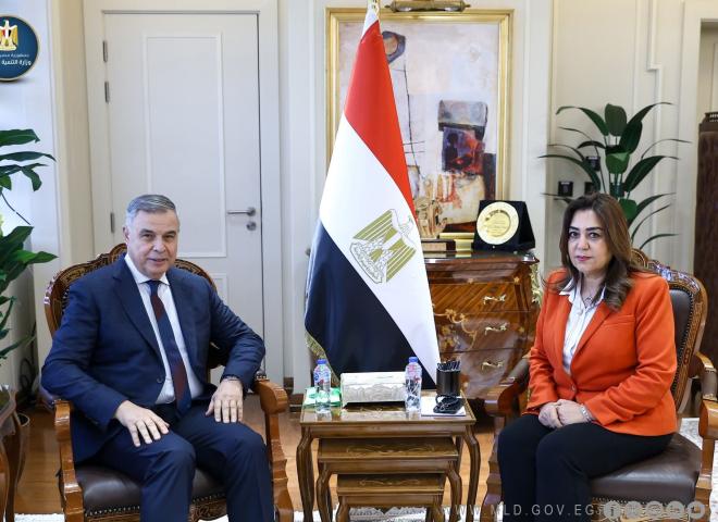 وزيرة التنمية المحلية تبحث مع محافظ الإسكندرية الموقف التنفيذي لمشروعات الخطة الاستثمارية والتصالح والنظافة