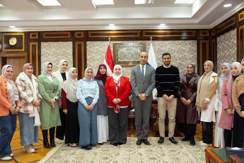 رئيس جامعة دمنهور يهنئ المعيدون الجدد بكلية العلوم