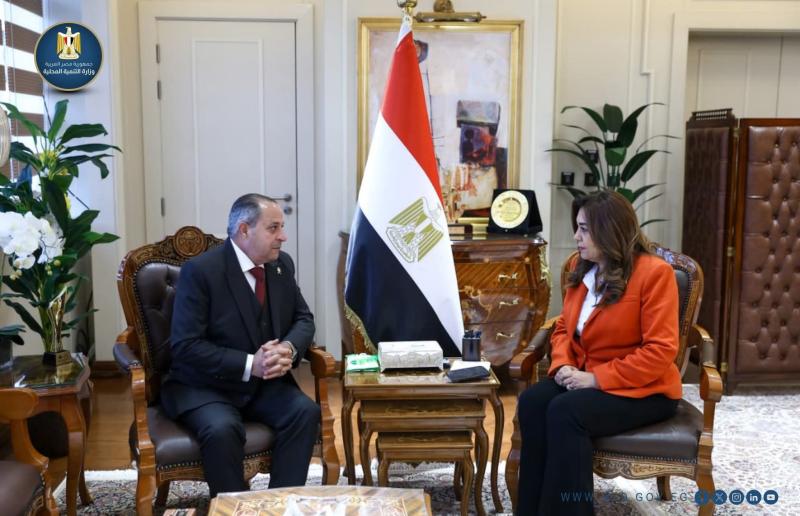 وزيرة التنمية المحلية تتابع مع محافظ بورسعيد أعمال تطوير أسواق الحميدي والتجاري ومنظومة المخلفات والمشروعات الجارية بالمحافظة