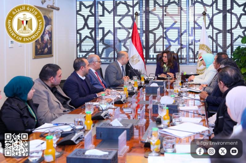 وزيرة التنمية المحلية والقائم بأعمال وزير البيئة تبحث مع قيادات جهاز تنظيم إدارة المخلفات مستجدات تنفيذ المنظومة وسبل تطويرها