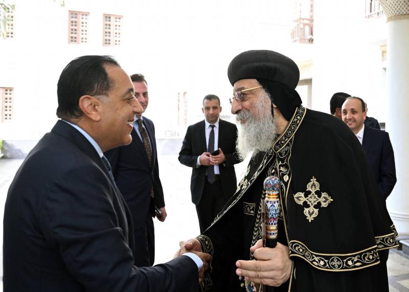 بمقر الكاتدرائية المرقسية بالعباسية:  رئيس الوزراء يهنئ قداسة البابا تواضروس الثاني بمناسبة عيد الميلاد المجيد