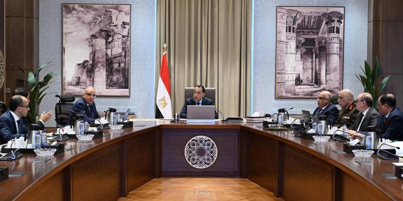 رئيس الوزراء يتابع الموقف التنفيذي لأعمال اللجنة المشتركة المشكلة لتصويب تواجدات طرح النهر