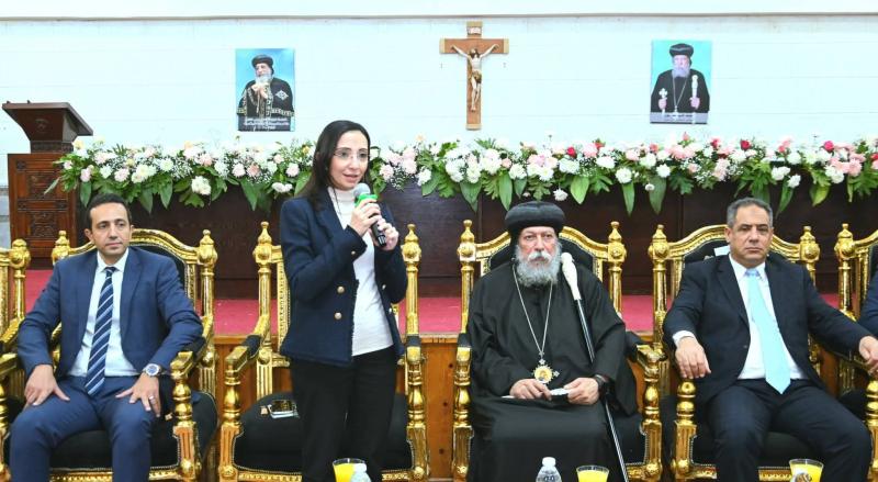 محافظ البحيرة ومدير الأمن يقدمان التهاني بعيد الميلاد المجيد لنيافة الأنبا إيلاريون بمقر المطرانية بدمنهور