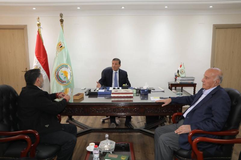 وزير الزراعة يستقبل رئيس اتحاد منتجي الدواجن لبحث استقرار وتوازن الأسعار وما تم تداوله حول ارتفاع أسعار الكتاكيت