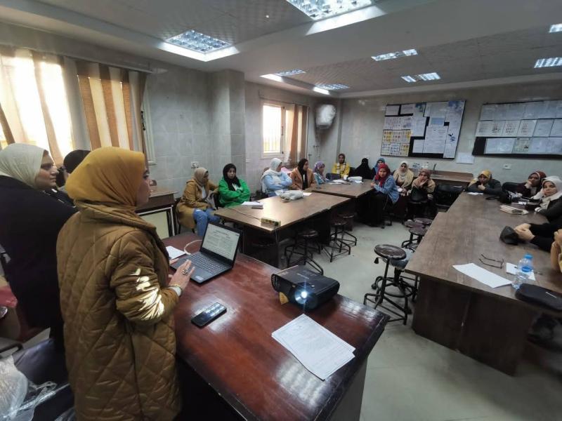 الإدارة العامة لمكافحة الأمراض المتوطنة تنفذ دورة تدريبية فى مجال علاج البلهارسيا والطفيليات المعوية لمسئولي المعامل بدمنهور وكفر الدوار
