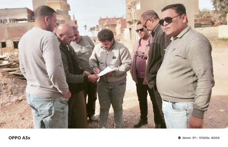 لجان مكثفة لحصر المخالفات ورصد اي تعديات والتعامل معها بالازالة ومراجعة التراخيص  بقرية الشعراوي