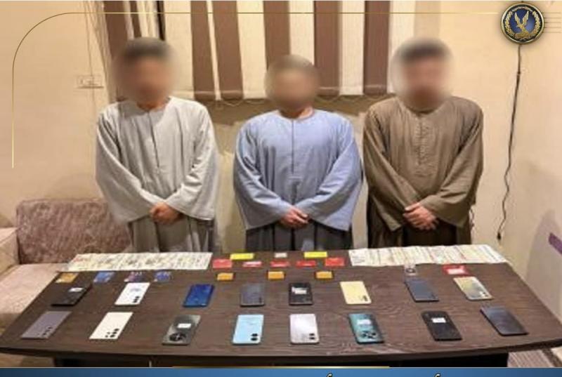 ضبط  (3 أشخاص اسيوط  لقيامهم  بإستقطاب المواطنين الراغبين فى تحقيق الثراء السريع عبر توظيف أموالهم وإستثمارها لهم فى مجال المراهنات والمضاربة